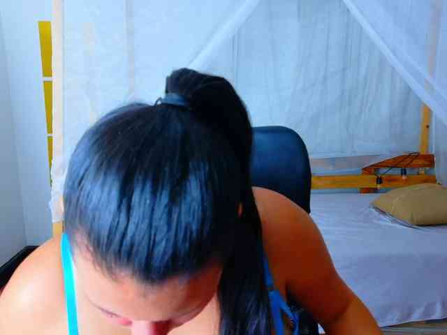 janapop Live Webcam on BongaCams