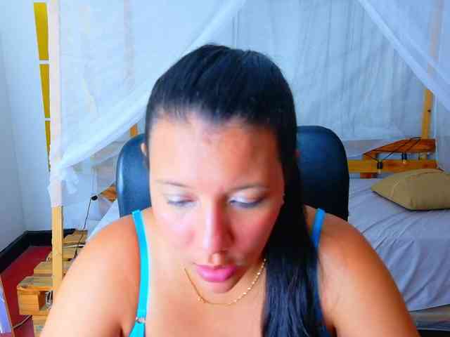 janapop Live Webcam on BongaCams