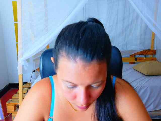 janapop Live Webcam on BongaCams