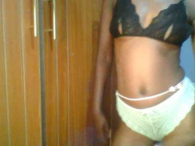 Sweet-petite Sweet-petite