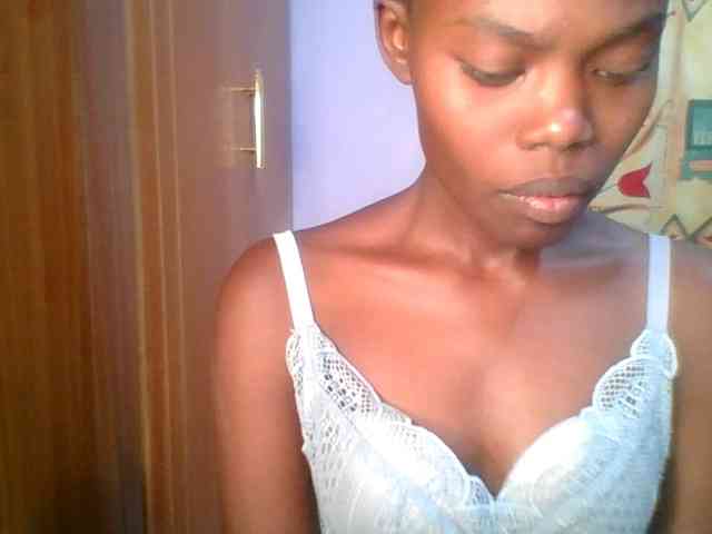 Sweet-petite Live Webcam on BongaCams