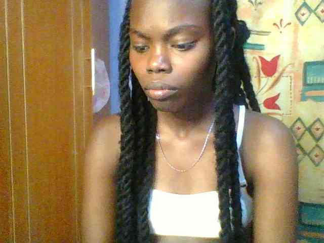 Sweet-petite Sweet-petite