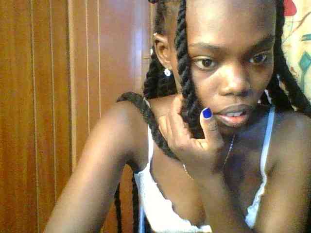 Sweet-petite Sweet-petite