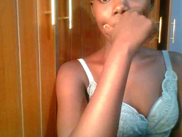 Sweet-petite webcam
