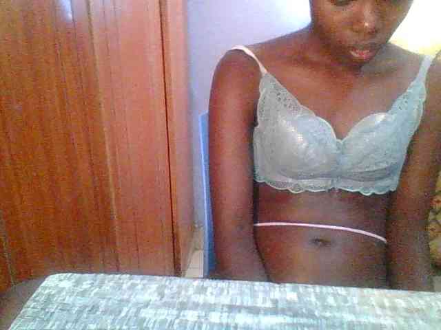 Sweet-petite Sweet-petite