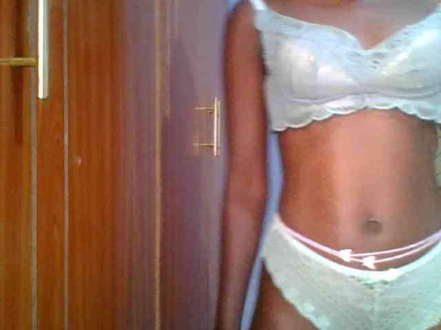 Sweet-petite webcam