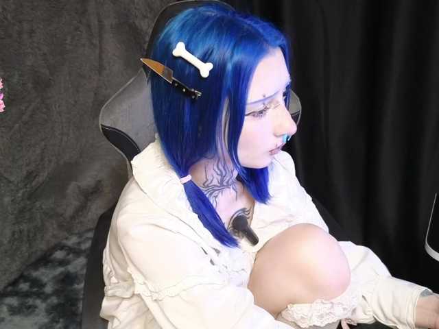 YoungAlice1's Thumb Image