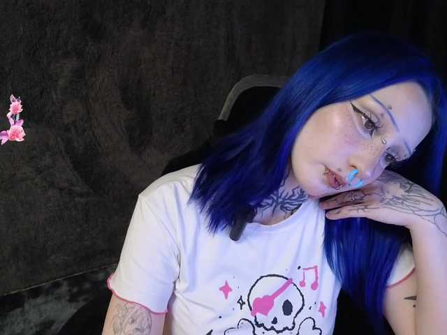 YoungAlice1 live cam