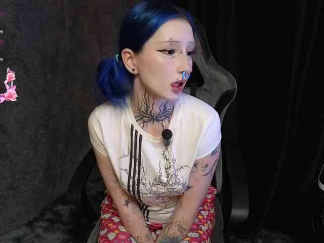 YoungAlice1 YoungAlice1