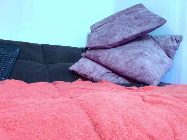 Brunette-Candy webcam