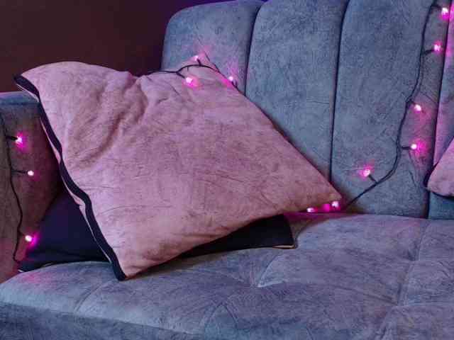 Brunette-Candy webcam