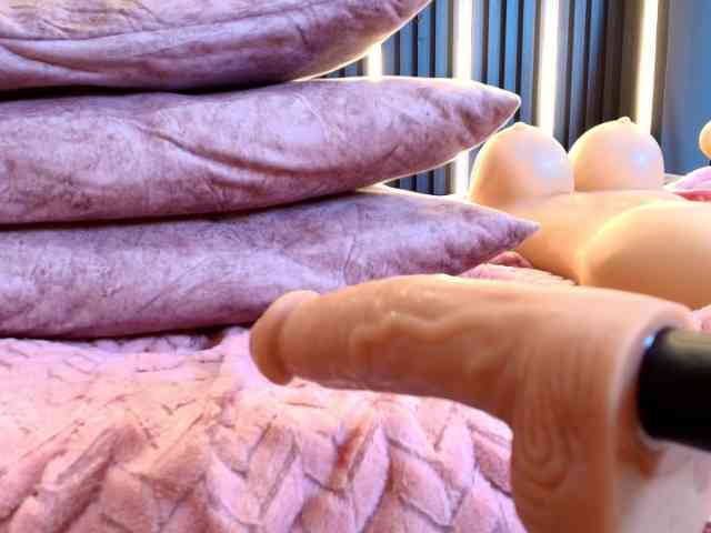 Brunette-Candy webcam