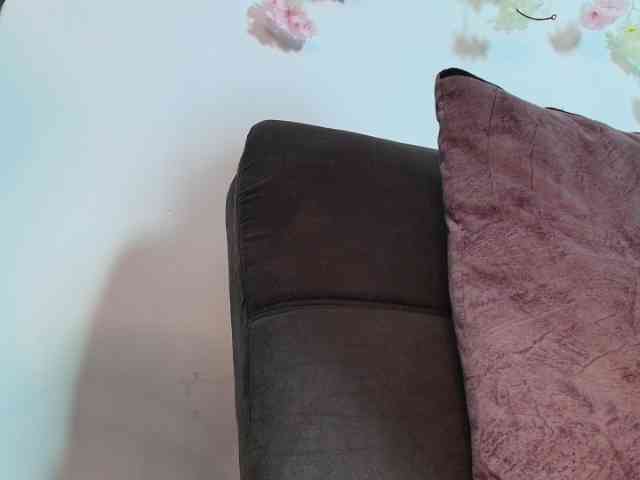 Brunette-Candy webcam