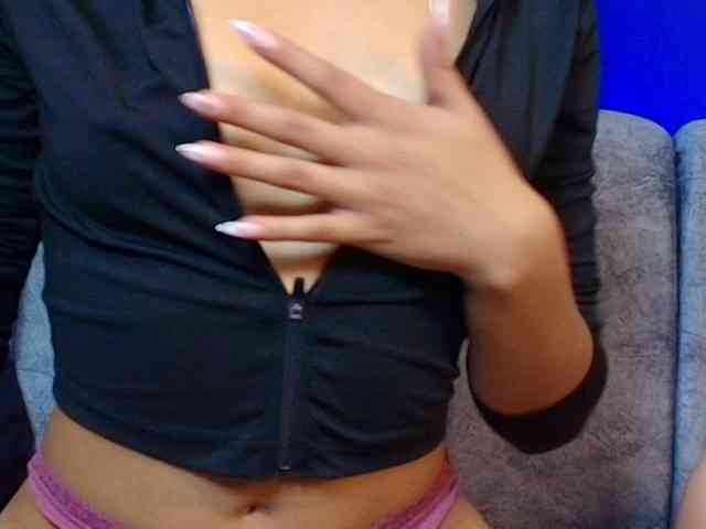 Brunette-Candy webcam