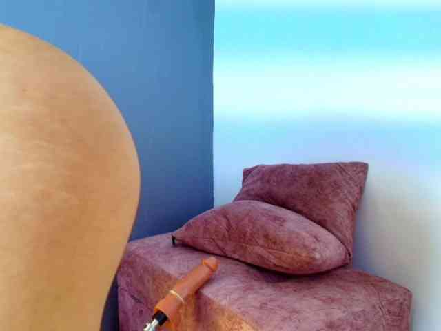 Brunette-Candy webcam