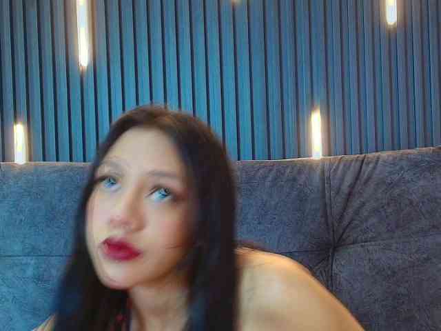 Brunette-Candy webcam