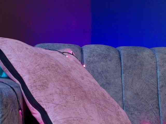 Brunette-Candy webcam