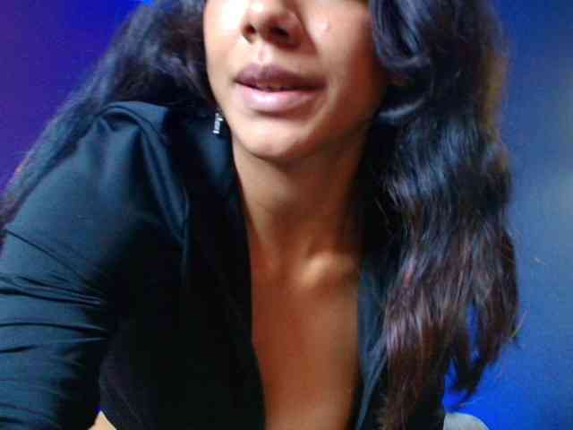 Brunette-Candy webcam