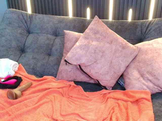 Brunette-Candy webcam