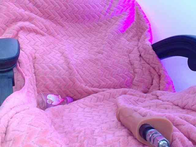 Brunette-Candy webcam