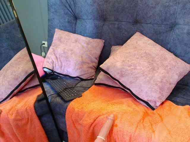 Brunette-Candy webcam