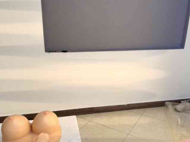 Brunette-Candy webcam