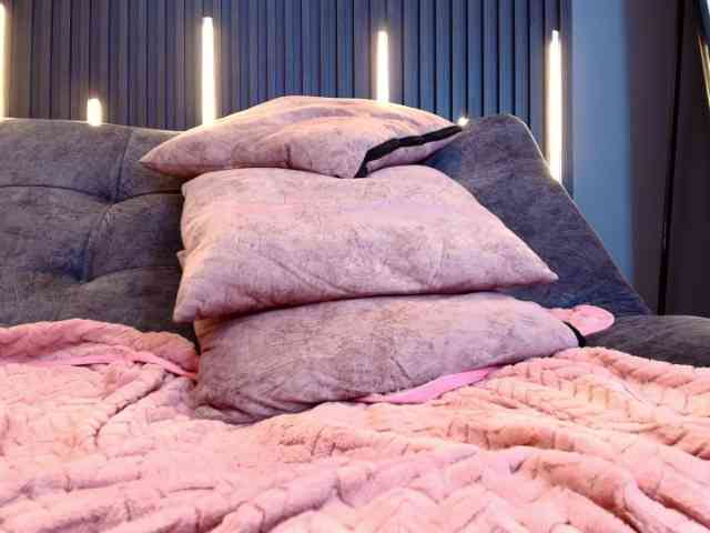 Brunette-Candy webcam