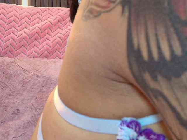 Brunette-Candy webcam