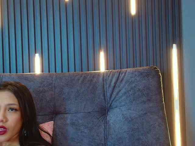 Brunette-Candy webcam