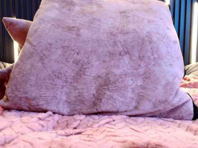 Brunette-Candy webcam