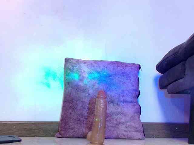 Brunette-Candy webcam