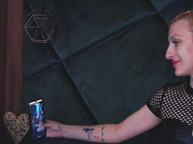 RileyLanna's BongaCams show and profile