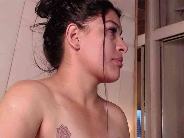 LannyShell Live Webcam on BongaCams