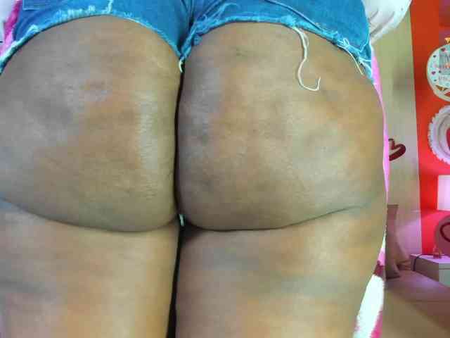 NikollSalas Live Webcam on BongaCams