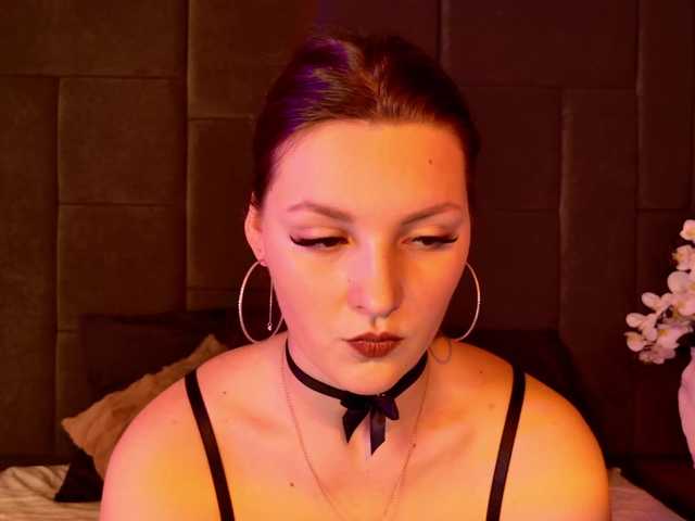 Vixsaria's BongaCams show and profile