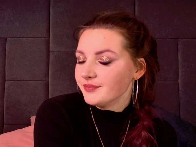 Vixsaria's BongaCams show and profile