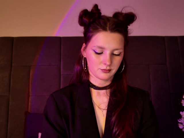 Vixsaria's BongaCams show and profile