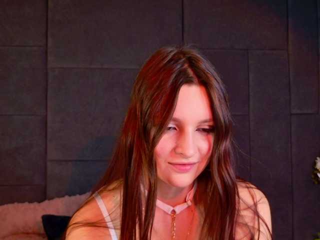 Vixsaria live cam profile