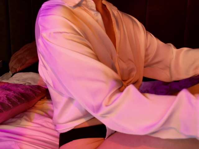 Vixsaria's BongaCams show and profile