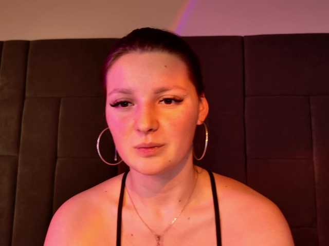 Vixsaria's BongaCams show and profile