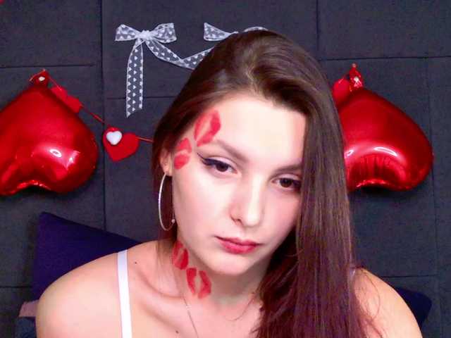 Vixsaria's BongaCams show and profile