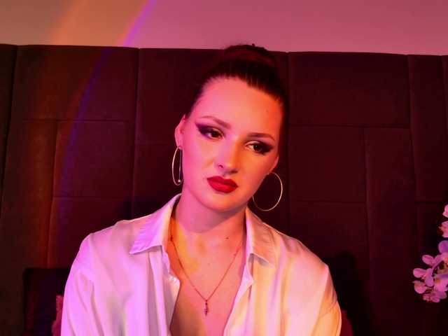 Vixsaria's BongaCams show and profile