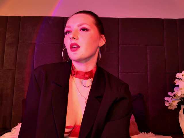 Vixsaria's BongaCams show and profile