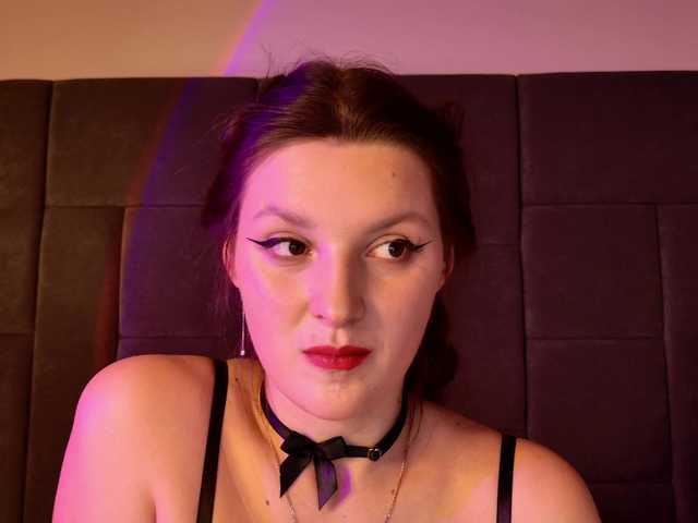 Vixsaria's BongaCams show and profile