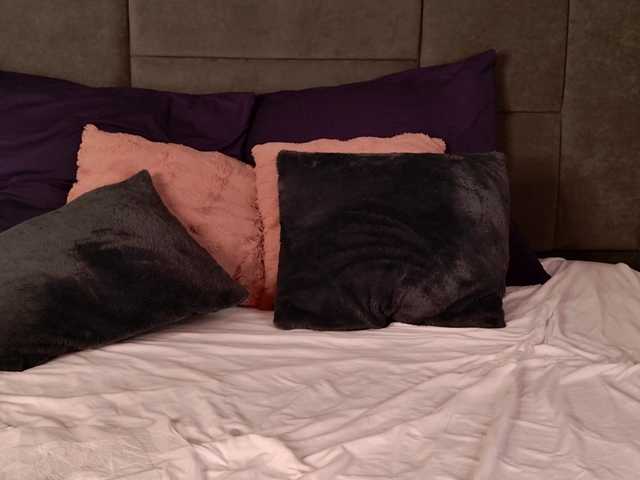 Vixsaria's BongaCams show and profile