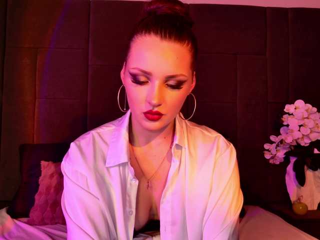 Vixsaria's BongaCams show and profile