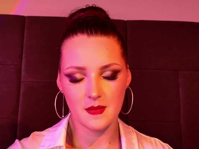 Vixsaria's BongaCams show and profile