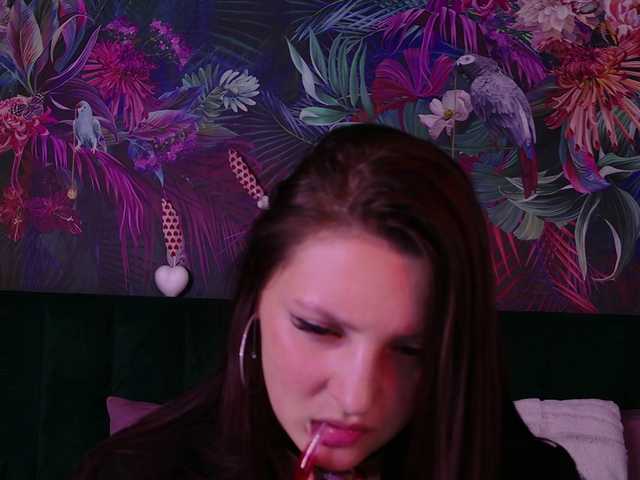 Vixsaria's BongaCams show and profile