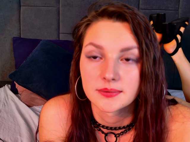 Vixsaria's BongaCams show and profile