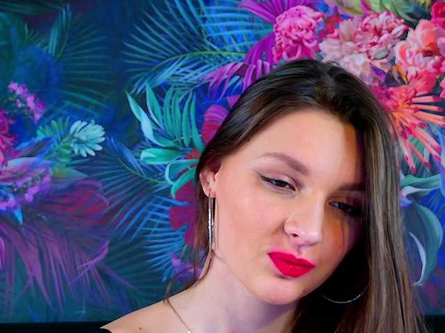 Vixsaria's BongaCams show and profile